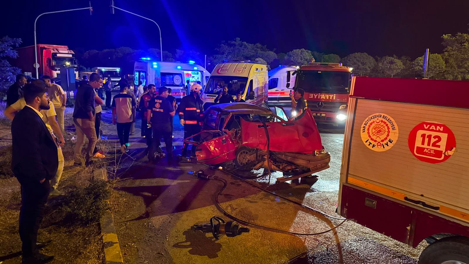 Li Wanê 2 otomobîl li hev qelibîn: 8 birîndar