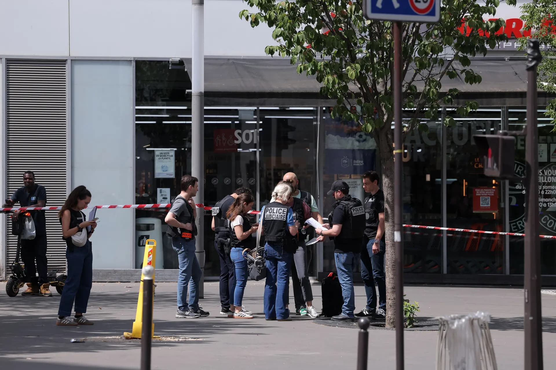 Paris'te bıçaklı saldırı: 3 kadın yaralandı, saldırgan gözaltında