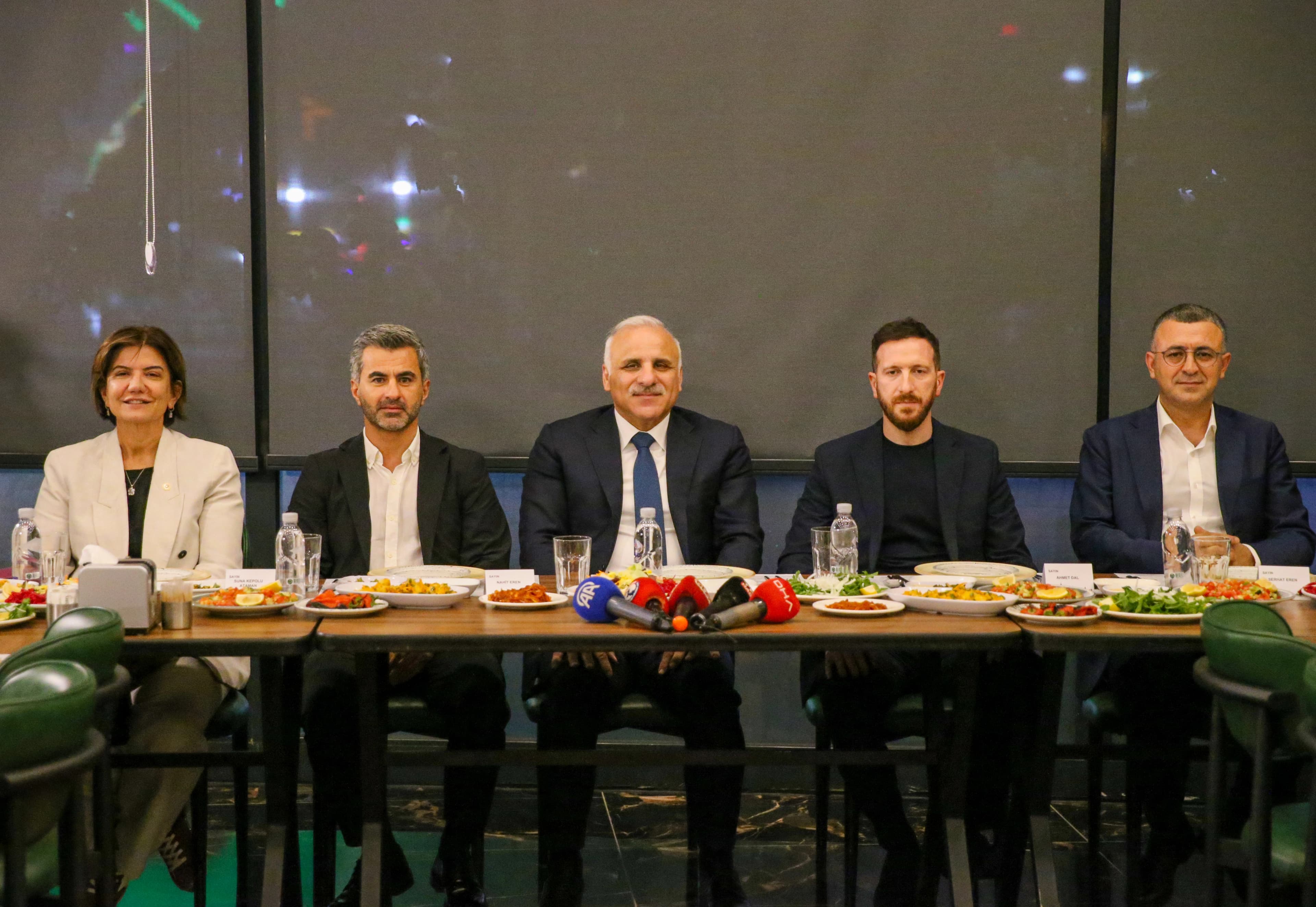 Amedspor ile Erzurumspor FK yöneticileri yemekte buluştu