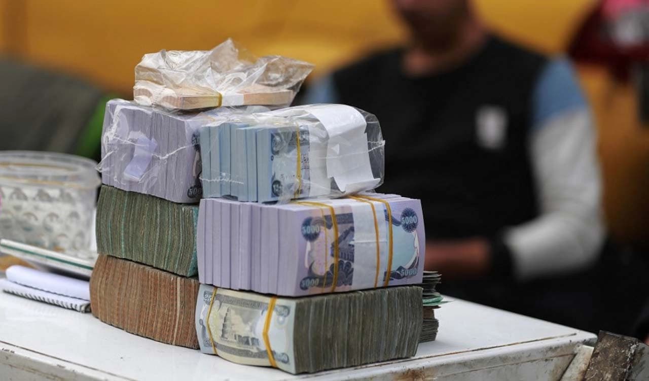 CBI says it has enough reserves as Iraqi dinar falls to nearly 1,600 per dollar
