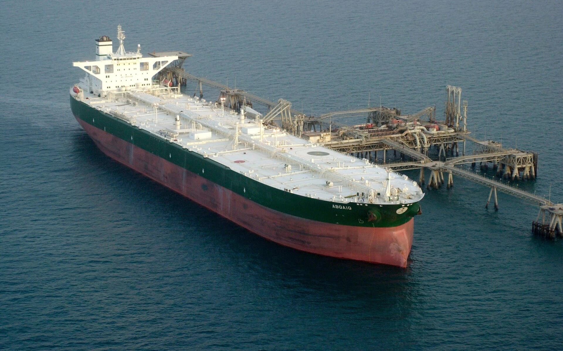 Iraq's tanker purchases could cut oil discounts, but Hormuz risks persist: Analysts