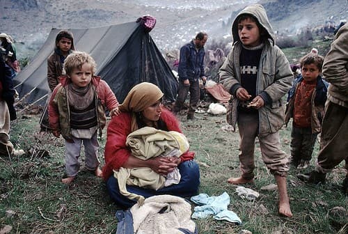 Iraqi Kurds during the mass exodus. Kurdistanonline Photo
