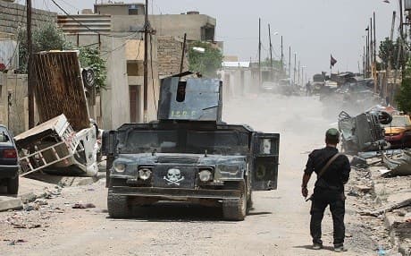 US-trained Iraq's Counter-Terrorism Services (CTS) advance in Mosul's western Rofaai neighbourhood during the ongoing offensive against the ISIS group on Monday. Photo: AFP / Ahmad al-Rubaye