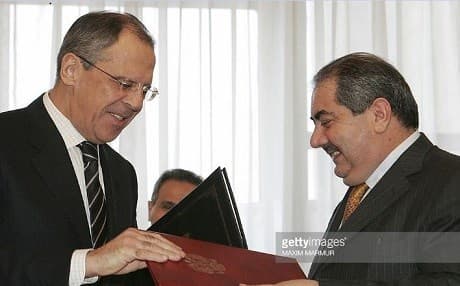 Russian Foreign Minister Sergei Lavrov (L) exchanges documents with then Iraqi Foreign Minister Hoshyar Zebari in Moscow on February 11, 2008. File photo: Getty Images/Maxim Marmur