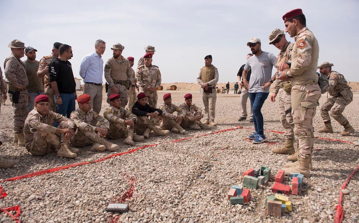NATO chief Jens Stoltenberg visiting trainers in Besmaya, Iraq. Photo: @jensstoltenberg