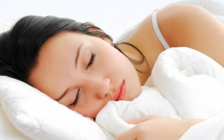 فوائد النوم للبشرة والشعر رووداو نيت