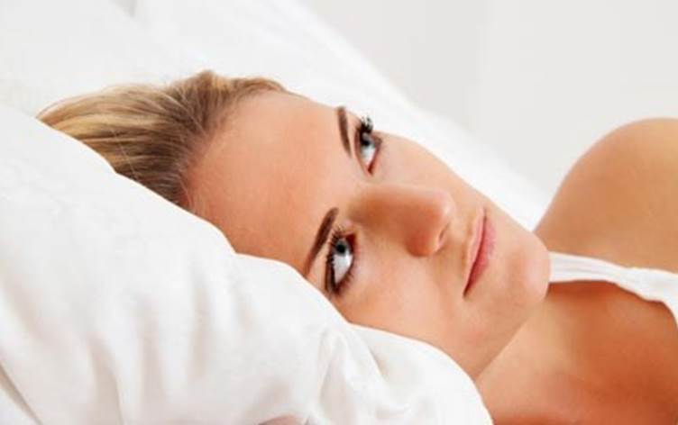 أسباب انتفاج جفن العين عن الاستيقاظ من