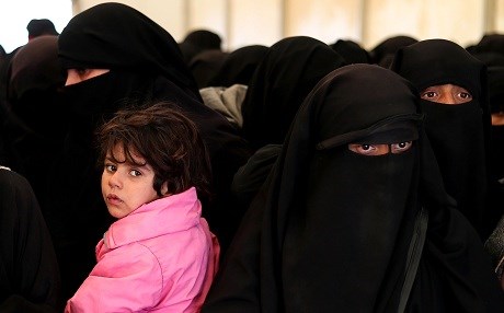 Syrian women queue to collect items of delivered aid at the al-Hawl refugee camp in Hasakah governorate in northeastern Syria on January 07, 2019, as winter weather engulfs the region. Photo: Delil Souleiman/AFP