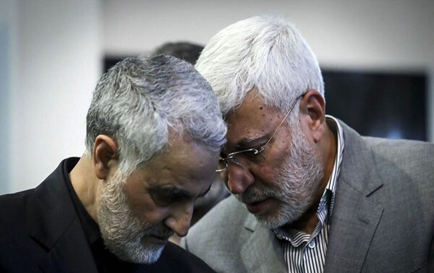 صورة جديدة للشهيدين سليماني والمهندس قبل التشييع قناة العالم الاخبارية