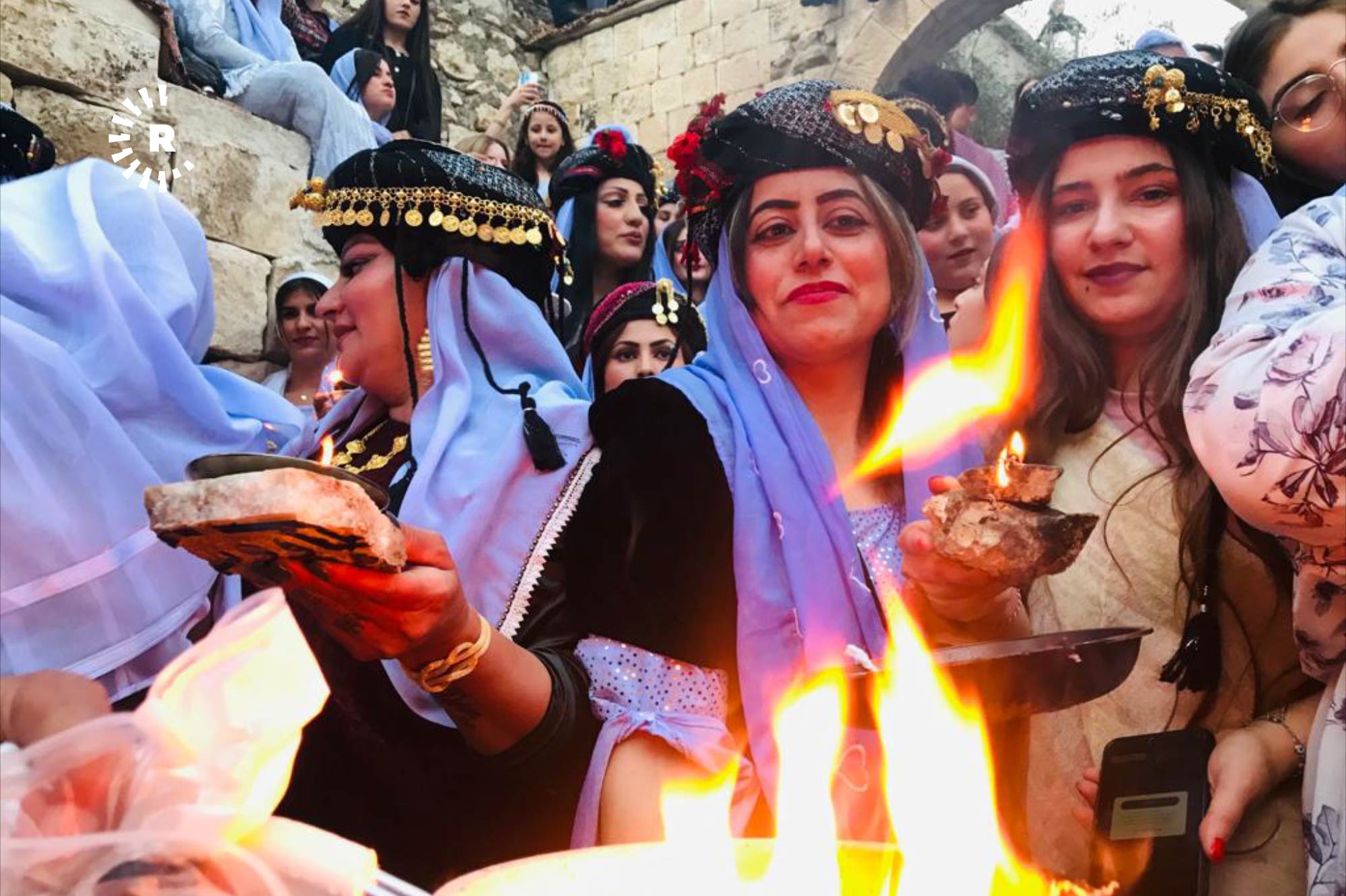 WÊNE - Merasîma 'Çarşema Sor' a Kurdên Êzdî li perestgeha Laleşê