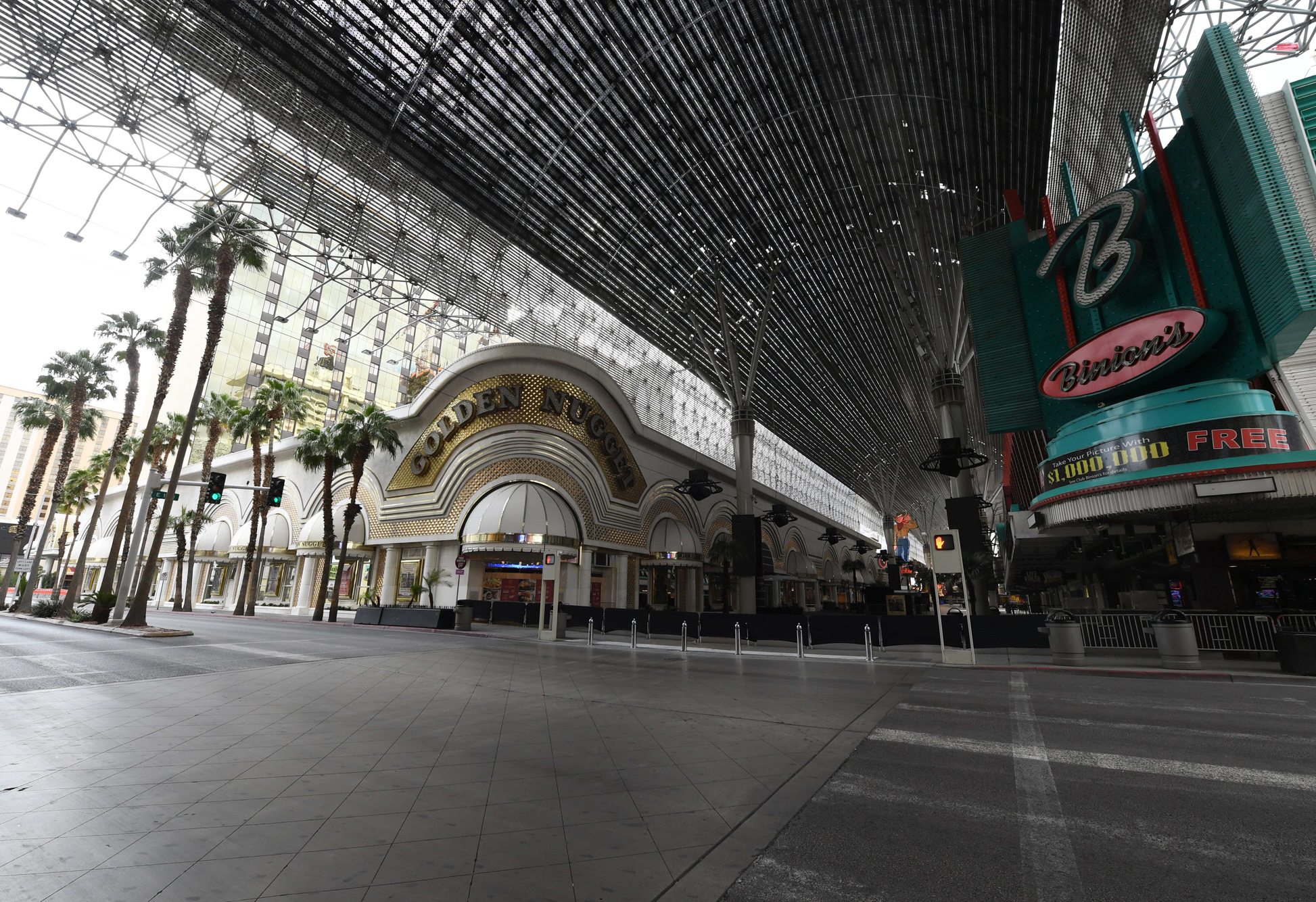 Почему закрыли все вегасы. Бар кукла в омске. Почему закрыли все вегасы. Vegasys. Закрытие кофейни.