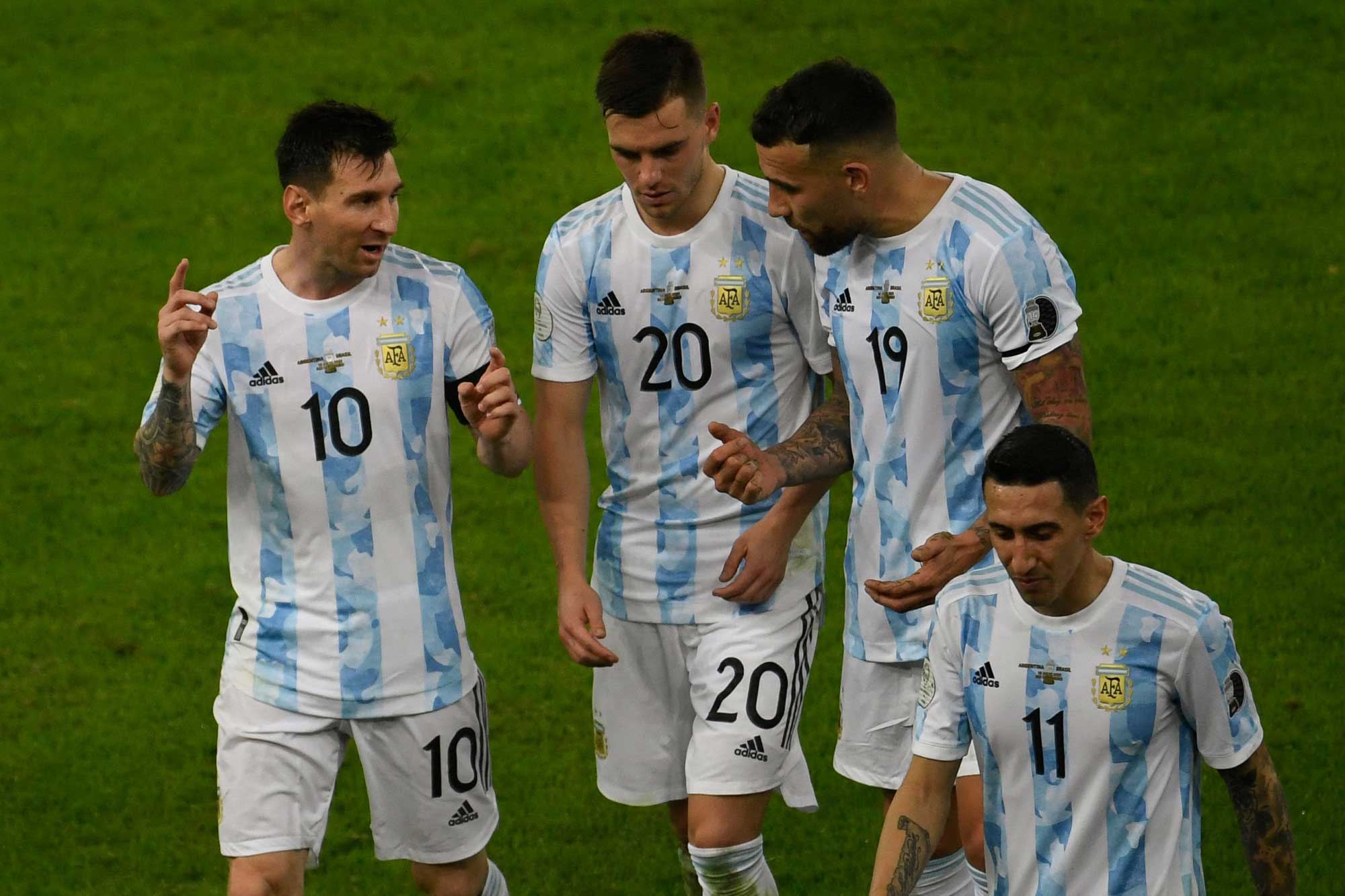 Футбол аргентина примера в. Сборная Аргентины по футболу три звезды. Символическая сборная Аргентины. Форма Аргентины на копа Америка.