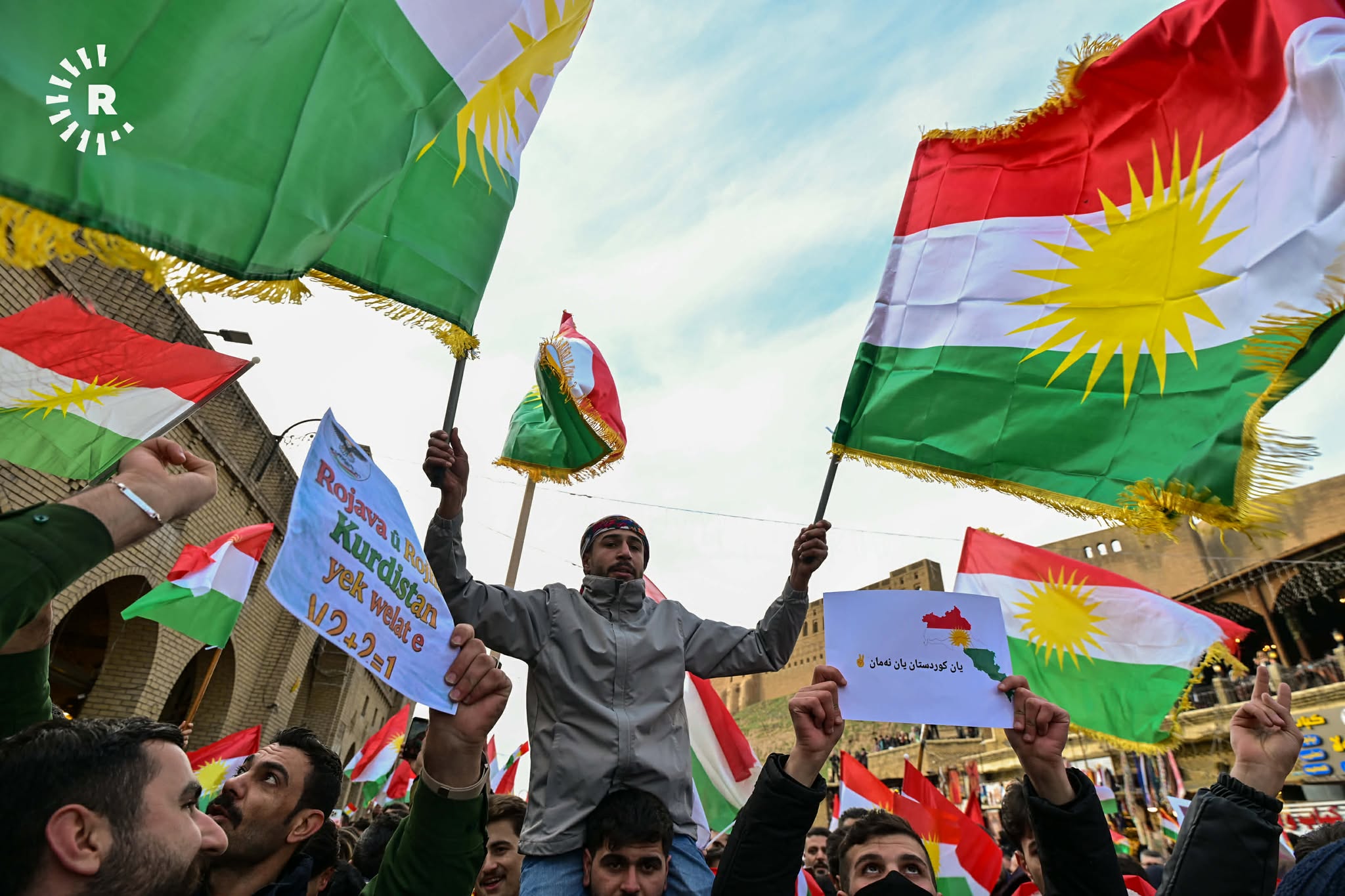 WÊNE - Li Hewlêrê bi hezaran kes ji bo Rojava... | Rûdaw.net