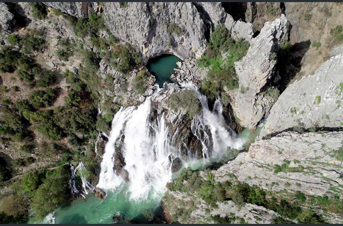 Водопад летящая вода. Водопад Учан Су Турция. Гюндогмуш Турция водопад. Водопад Укансу, Алания. Водопад Учан Су Алания.