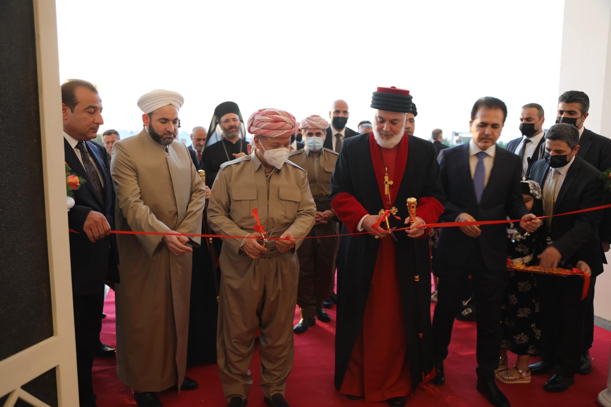 Патриарх Мар Ава Ройэль и лидер ДПК Масуд Барзани на открытии нового офиса 12 сентября 2022 г. Фото: Штаб-квартира Барзани