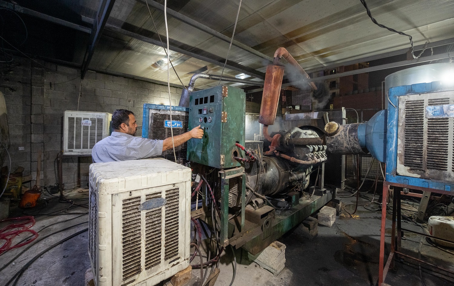 Kuran Ankawa relies on Rasheed to operate a generator that keeps the neighbourhood's electricity flowing. Photo: Bilind T. Abdullah / Rudaw