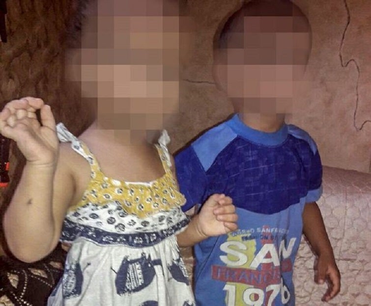 The two children pictured in Syria. Photo via VG.no