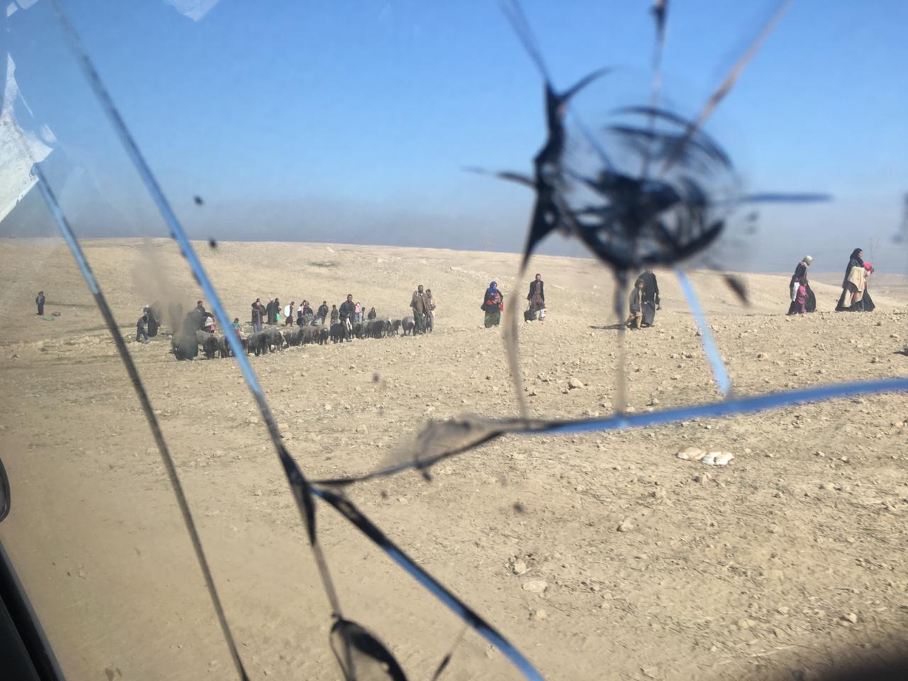 Residents of western Mosul's Mamoun neighborhood flee as Iraqi security forces backed by coalition firepower from Qayyarah air base pushed into the city on February 25, 2017. Photo: Fazel Hawramy / Rudaw