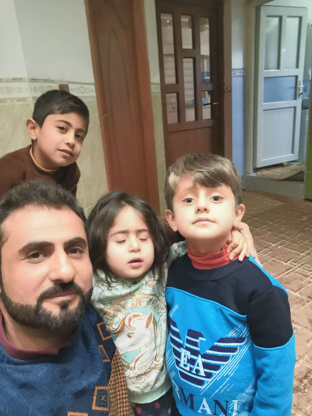 محەممەد لەگەڵ باوک و برا و خوشکە تاقانەکەی محەممەد لەگەڵ باوک و برا و خوشکە تاقانەکەی