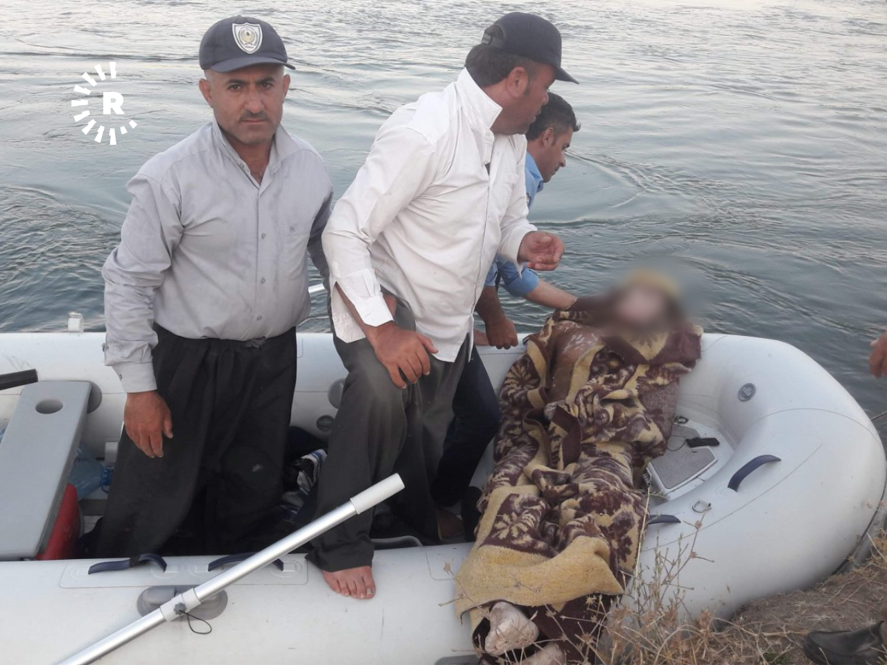 دەرهێنانەوەی تەرمی ئیبراهیم زوبێر. وێنە: ئالان عادل، سەرپەرشتیاری تیمی غەواس لە بەڕێوەبەرایەتیی بەرگریی شارستانیی کۆیە تایبەت بە رووداو