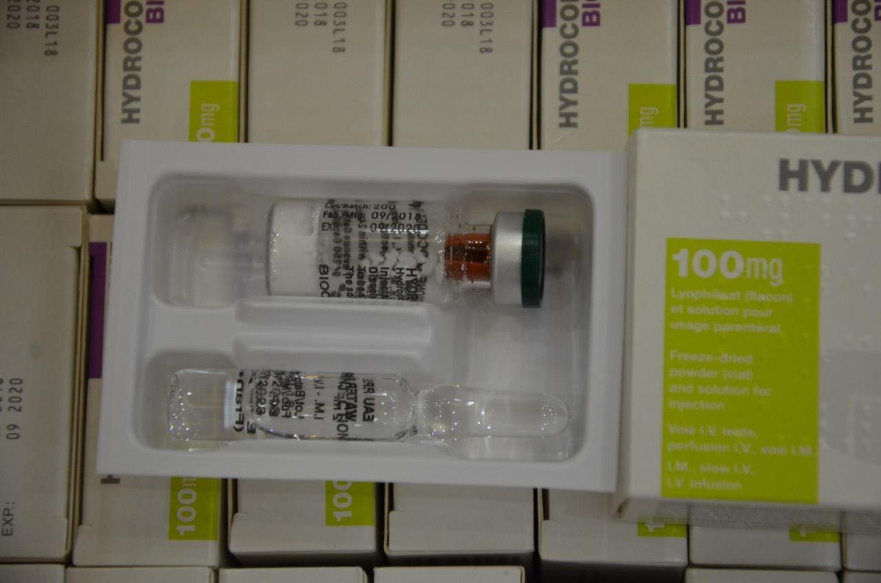 وێنەی ئەو دەرزی و دەرمانە قاچاخ و ئێکسپایەرانەی کە تۆمەتبار هەوڵی گواستنەوەیانی بۆناو هەولێر داوە. وێنە: دژەتیرۆر