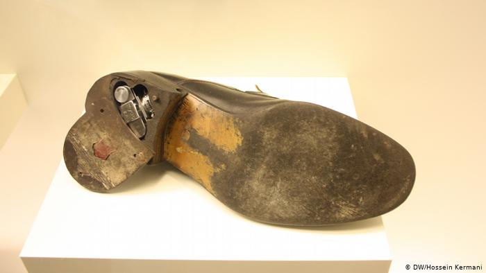 پێڵاوێكى سیخوڕى یه‌كێتى سۆڤیه‌ت -‌ ساڵى 1950 ، كامێرایه‌كى بچووكى ڤیدیۆى تێدا حه‌شاردراوه‌.