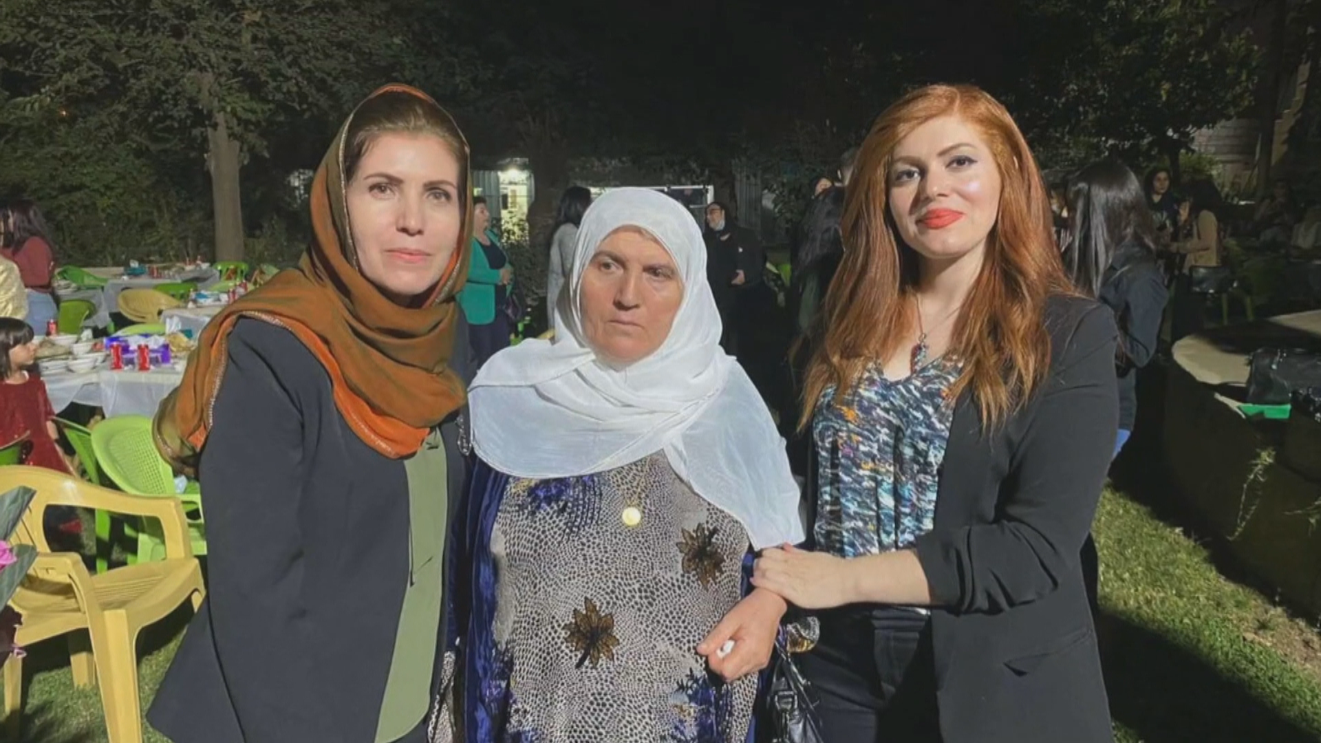 شۆخان لەگەڵ کەسوکارەکەی