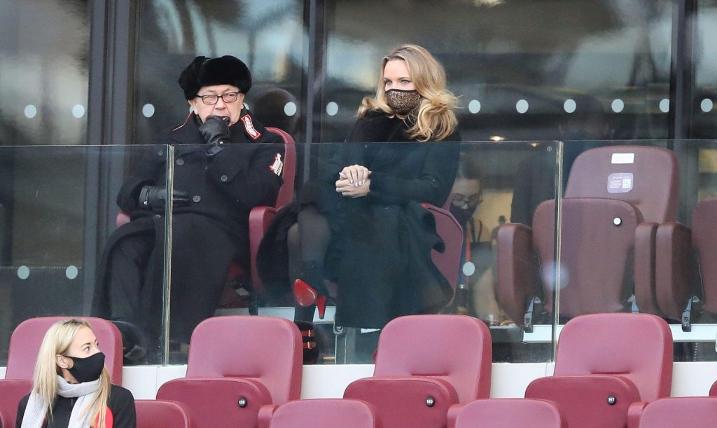 ئێما و هاوژینەکەی