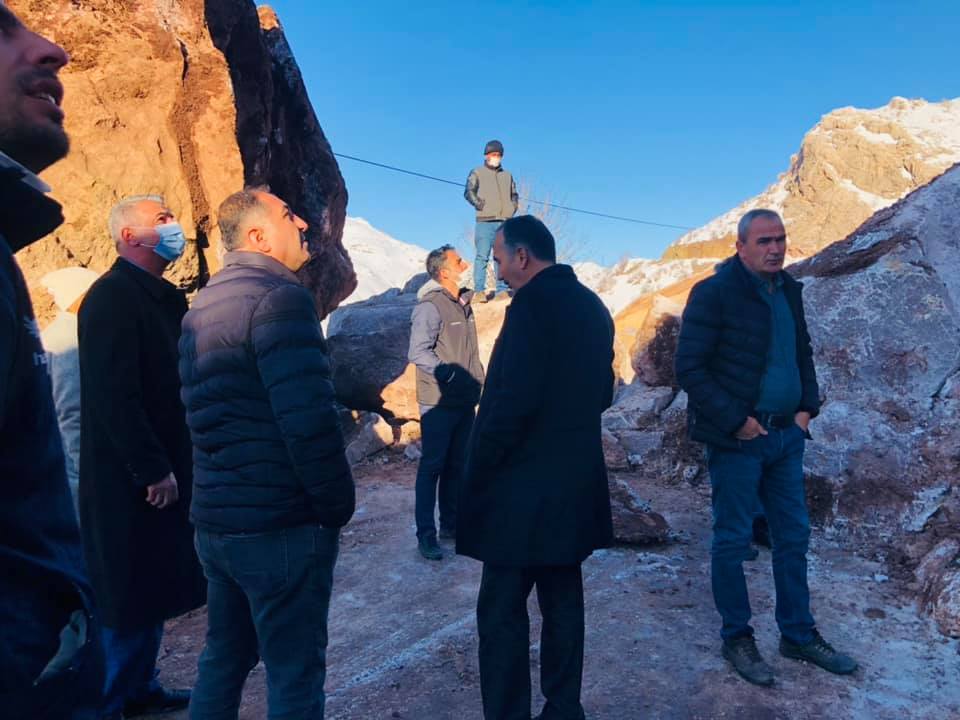 Şemdinli Belediye Başkanı Tahir Saklı incelemelerde bulundu