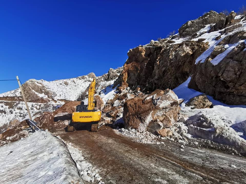 Şemdinli-Yüksekova karayolunu ulaşıma açmak için çalışmalar başladı