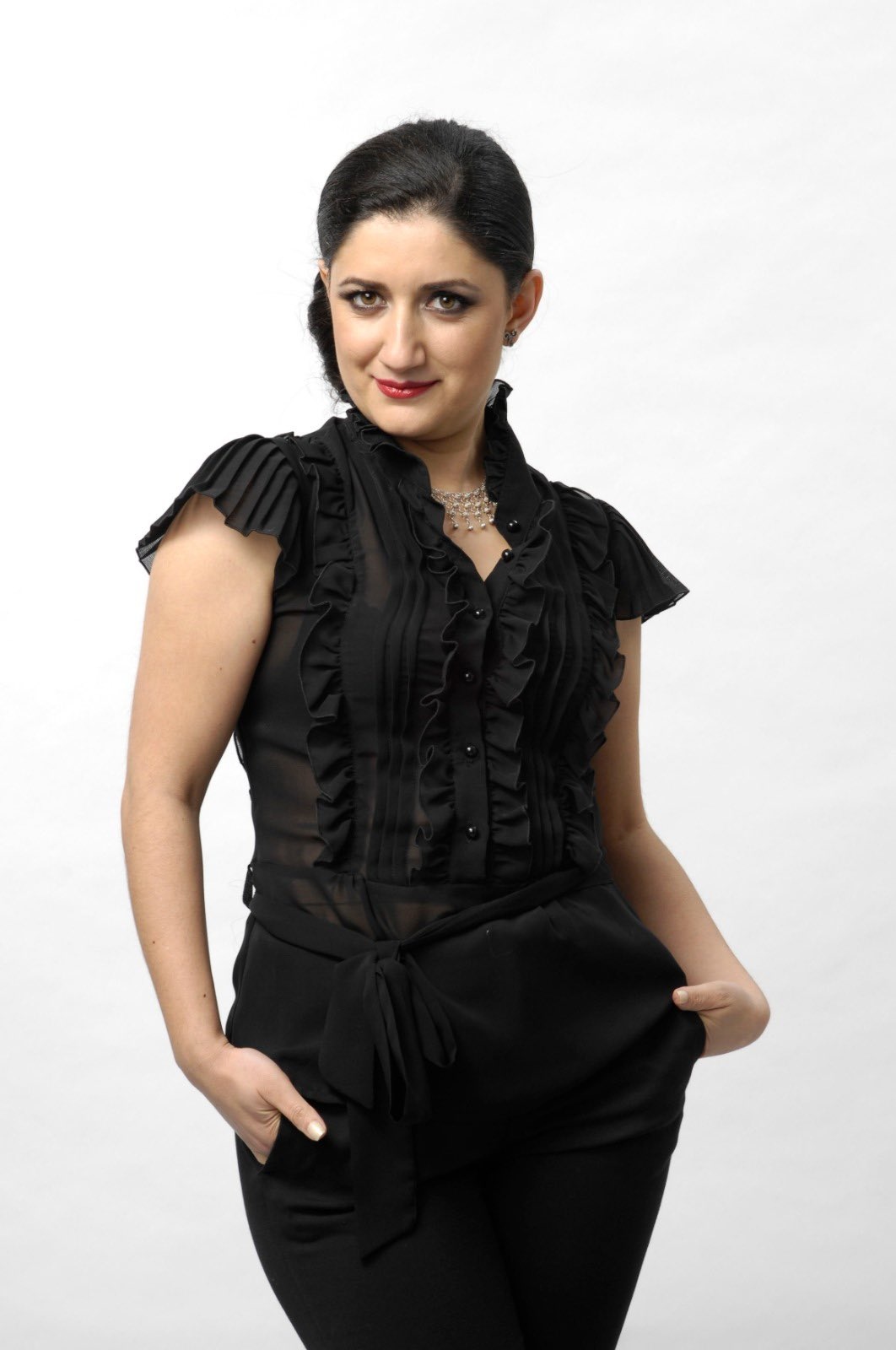 Kürt opera sanatçısı Pervin Çakar 