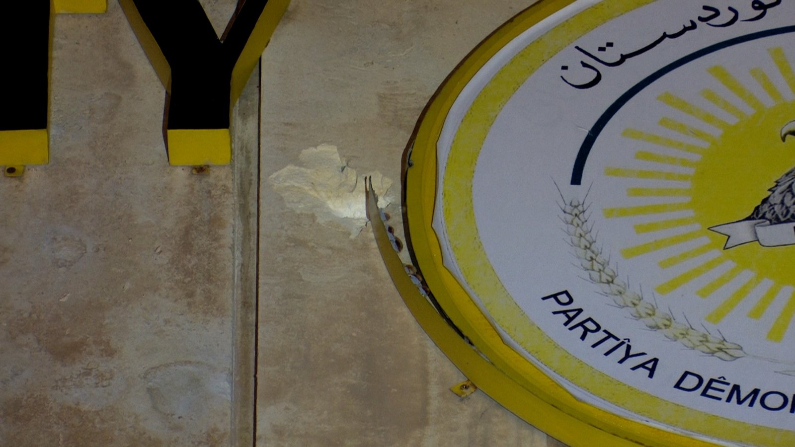 یەکێک لەو شوێنانەی گوللەی بەرکەوتووە، وێنە؛ دیاری محەممەد - رووداو یەکێک لەو شوێنانەی گوللەی بەرکەوتووە، وێنە؛ دیاری محەممەد - رووداو