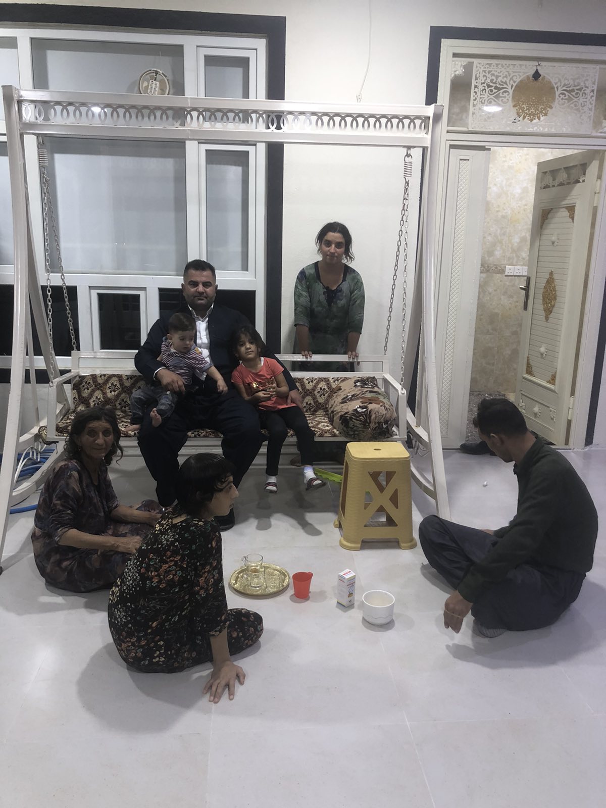 فەرمان عەلی لەگەڵ خێزانە خاوەن پێداویستییە تایبەتەکە. وێنە: تایبەت بە رووداو