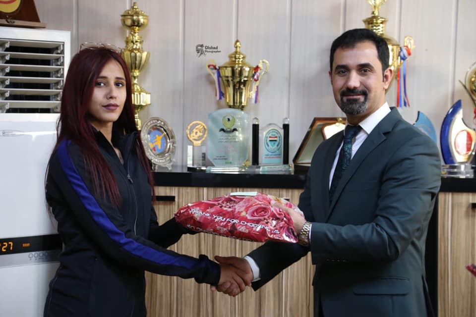 کوردستان بەمۆ لە کاتی وەرگرتنی خەڵاتێکی وەرزشیدا کوردستان بەمۆ لە کاتی وەرگرتنی خەڵاتێکی وەرزشیدا