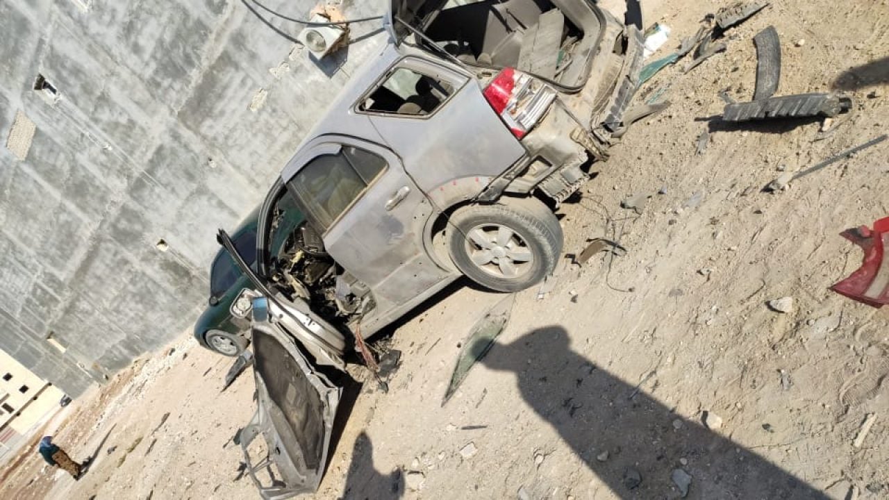 ئۆتۆمبێلێک لە ناوچەی ئەعزاز کراوەتە ئامانج. وێنە: تۆڕە کۆمەڵایەتییەکان ئۆتۆمبێلێک لە ناوچەی ئەعزاز کراوەتە ئامانج. وێنە: تۆڕە کۆمەڵایەتییەکان