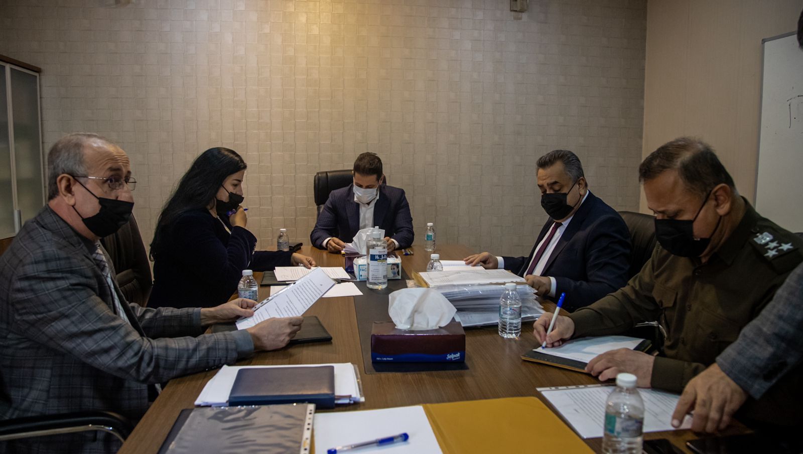 کۆبوونەوەی قوباد تاڵەبانی لەگەڵ لیژنەیەک لە سلێمانی لەبارەی زێدەڕۆیی