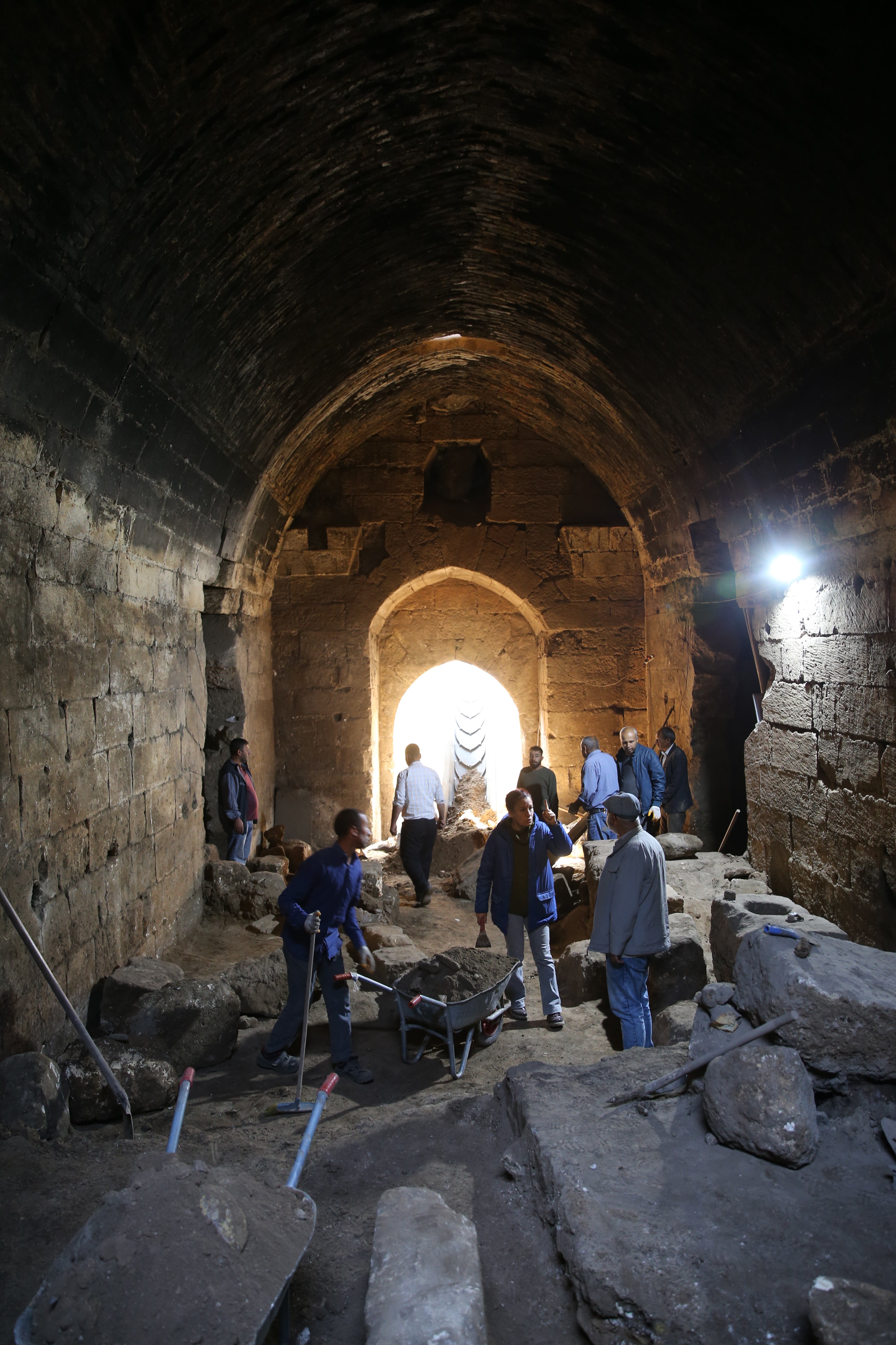 UNESCO Dünya Mirası Geçici Listesi'nde yer alan Harran ilçesinde, Harran Sarayı'nın salonu ortaya çıkartıldı.