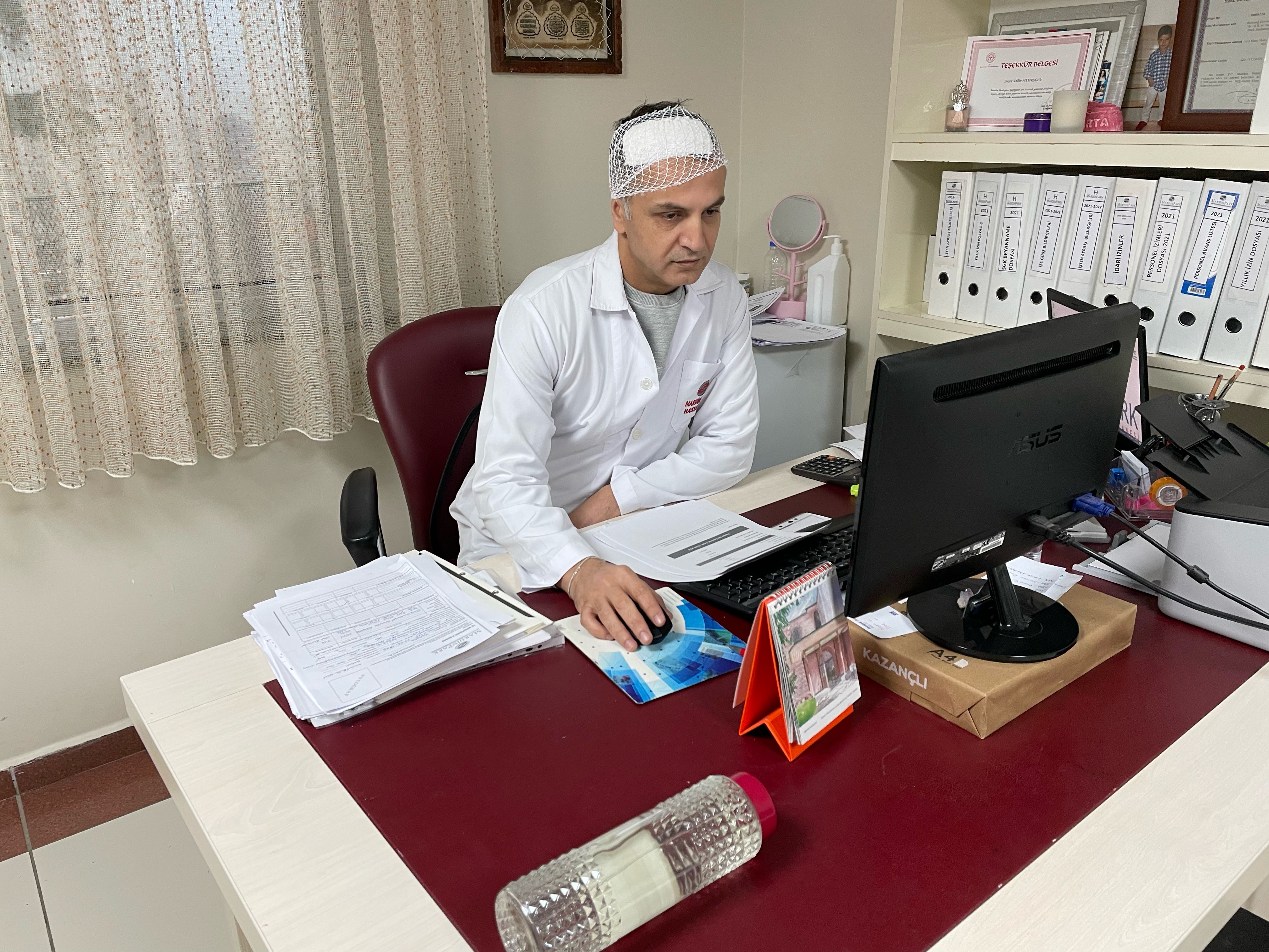 Saldırıya uğrayan doktor (Foto: AA)