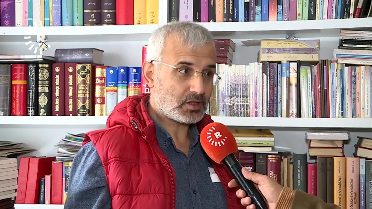 J&J Yayınevi sahibi Azad Zal