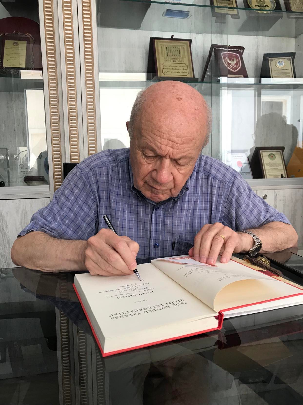 نووسەر و کۆمەڵناسی تورک ئیسماعیل بێشکچی نووسەر و کۆمەڵناسی تورک ئیسماعیل بێشکچی