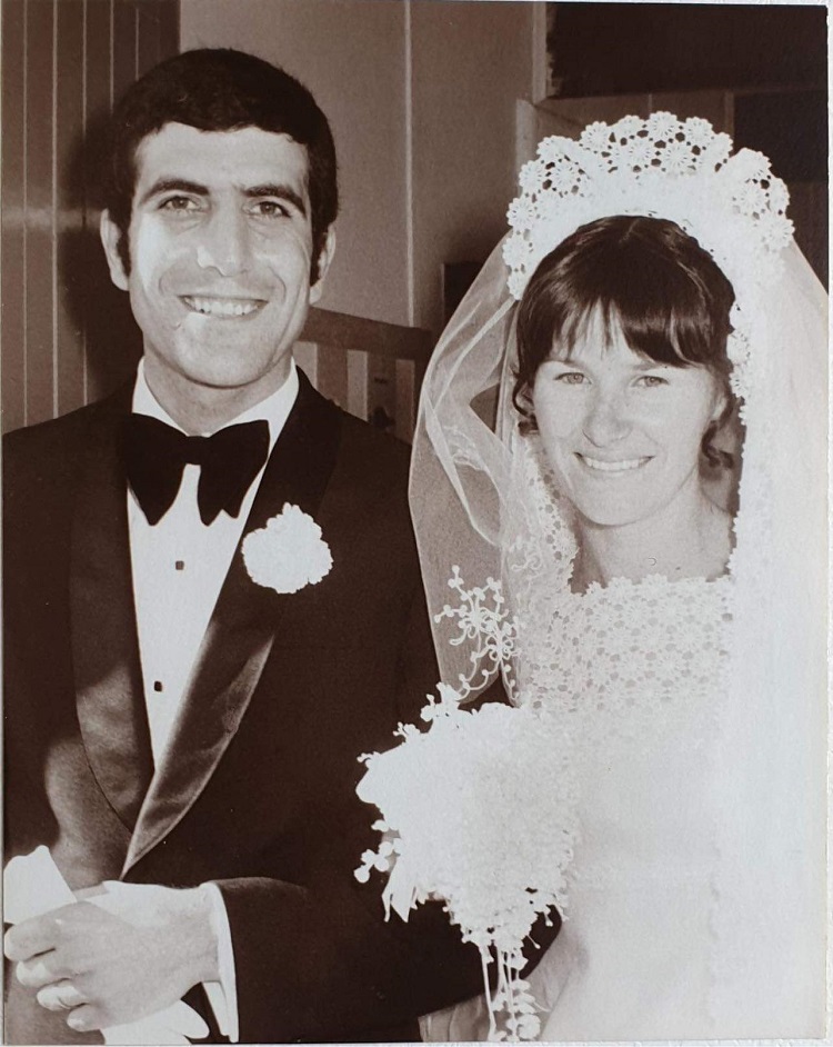 Roja zewaca Şahînê Bekirê Soreklî û bûka wî Robyn Roja zewaca Şahînê Bekirê Soreklî û bûka wî Robyn