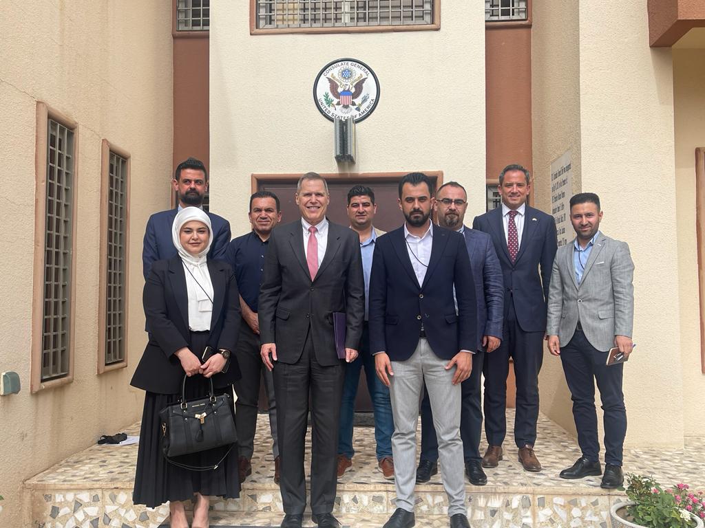 باڵیۆزی ئەمریکا لە عێراق لەگەڵ ژمارەیەک رۆژنامەڤان لە دەزگە میدیاییەکانی هەرێمی کوردستان