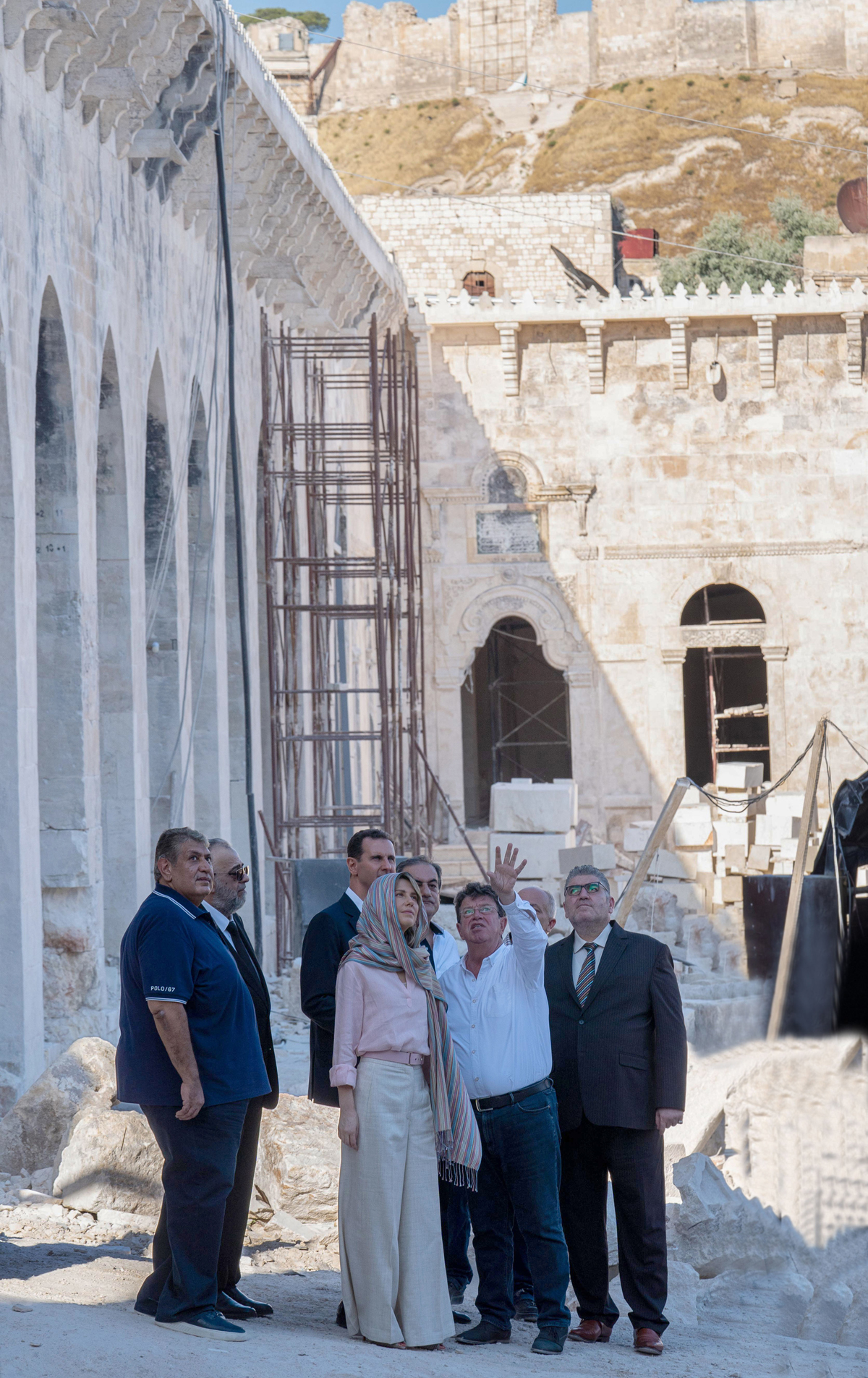 Beşar Esad ve ailesi 11 yıl sonra Halep sokaklarında. / SANA