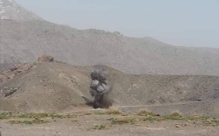 کاتی تەقاندنەوەی مین و تەقەمەنی لە چیای بەردەبووکی قەزای چۆمان کاتی تەقاندنەوەی مین و تەقەمەنی لە چیای بەردەبووکی قەزای چۆمان