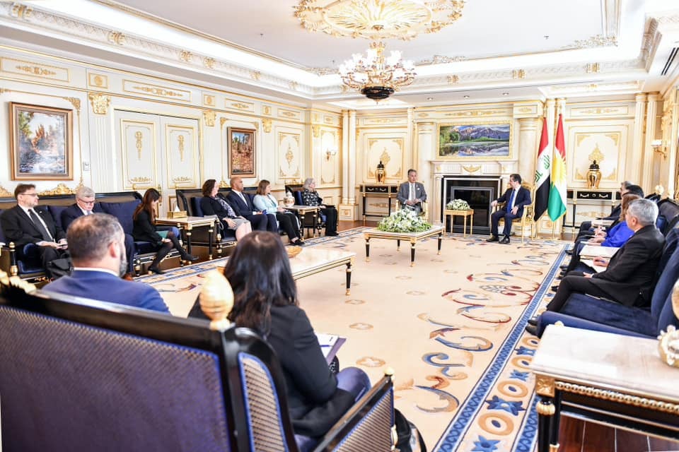 وێنەیەکی دیکەی کۆبوونەوەی سەرۆکوەزیرانی هەرێمی کوردستان شاندەکەی کۆنگرێسی ئەمریکا