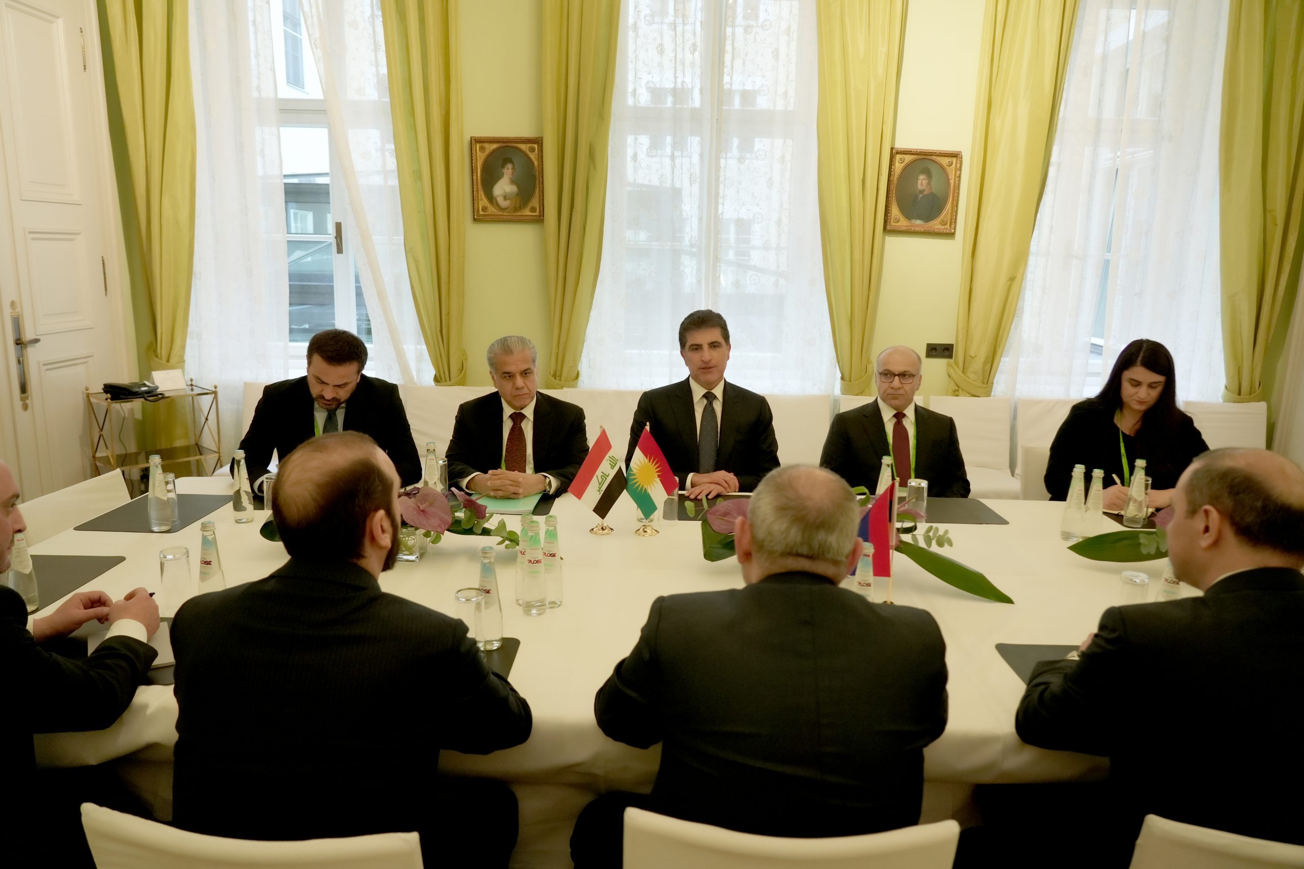 وێنەیەکی دیکەی کۆبوونەوەی نێچیرڤان بارزانی، سەرۆکی هەرێمی کوردستان و نیکۆڵ پاشینیان، سەرۆکوەزیرانی ئەرمینیا