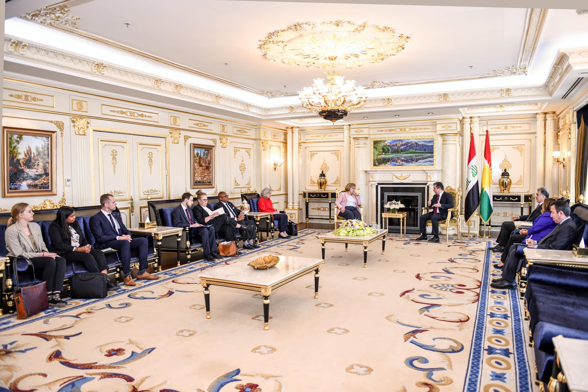 وێنەیەکی دیکەی کۆبوونەوەی سەرۆکوەزیرانی هەرێمی کوردستان و شاندەکەی ئەمریکا