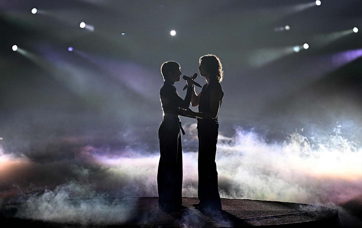 میا نیکۆلای و دیۆن کوپەر، نوێنەرایەتیی هۆڵەندا لە یۆرۆڤیژن کرد و سەرنەکەوتن