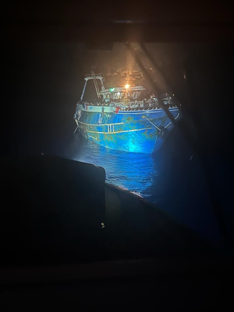 وێنەیەکی بەلەمەکەی کۆچبەران کە لە نزیک یۆنان ژێرئاو کەوت. وێنە: AA