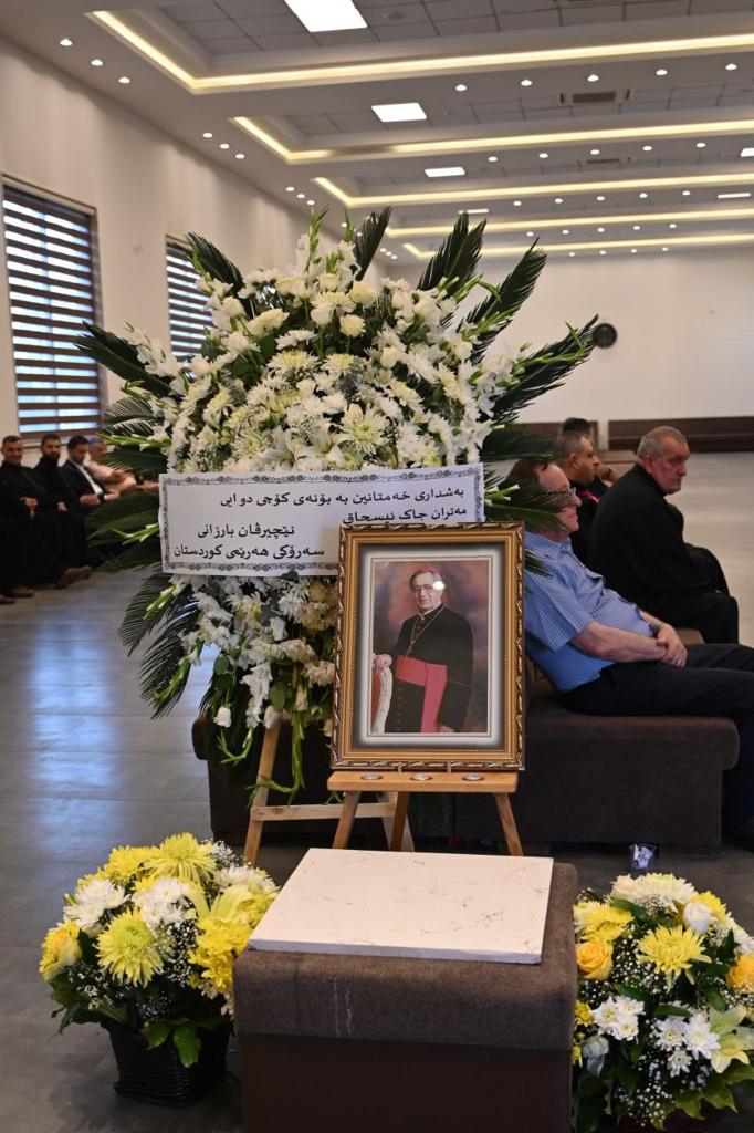 دانانی تاجە گوڵینەی هاوخەمیی سەرۆکی هەرێمی كوردستان لە رێوڕەسمی قوداس و پرسەی مەتران جاک ئیسحاق